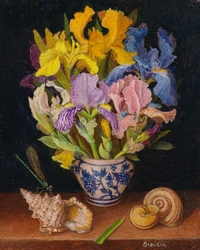 bouquet d'iris dans un vase de porcelaine